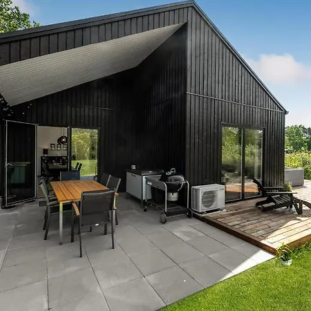 Beautiful In Hjby With Wifi And 4 Bedrooms Ferienhaus