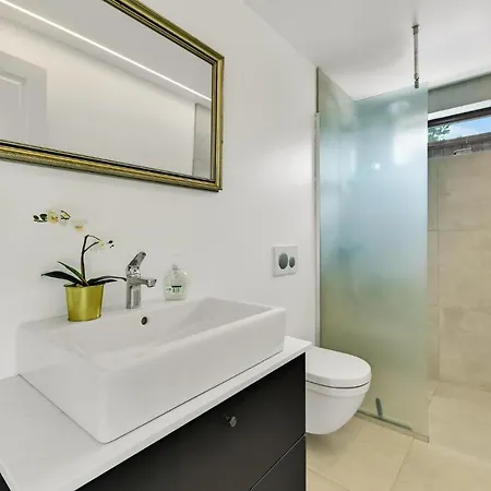 Beautiful In Hjby With Wifi And 4 Bedrooms Højby